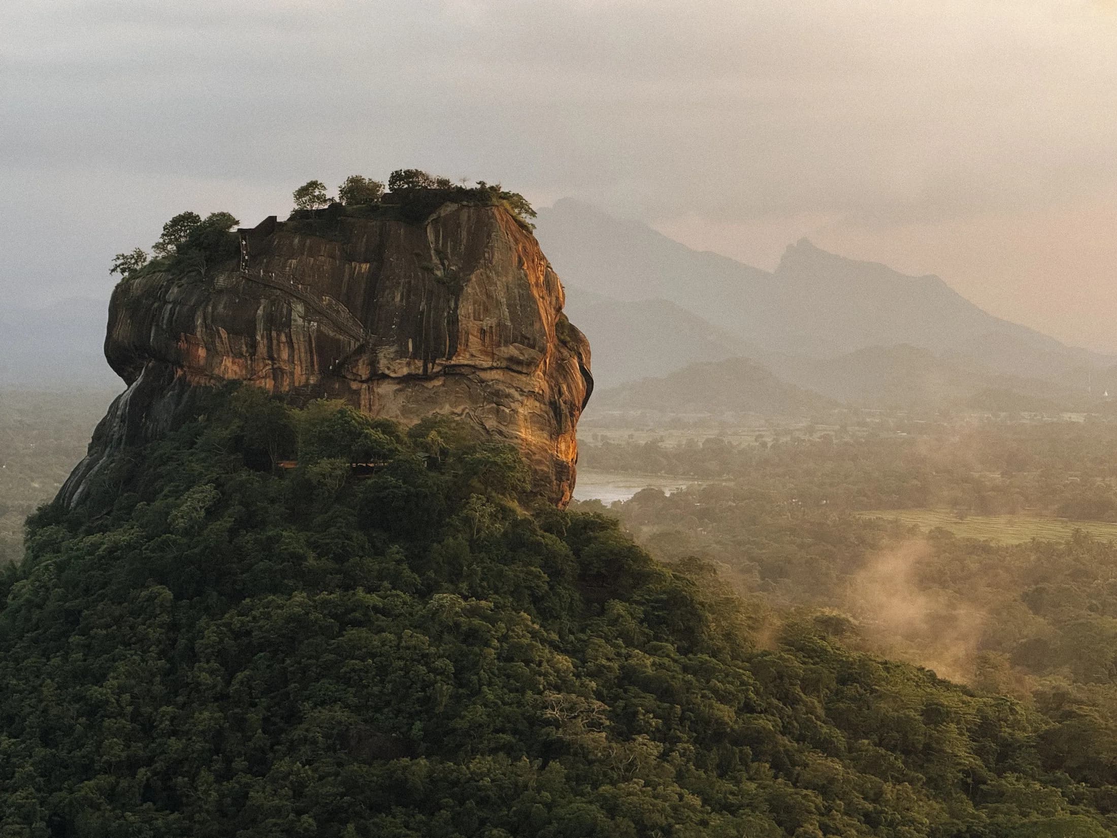 Scenic Sri Lanka private driver route through hill country